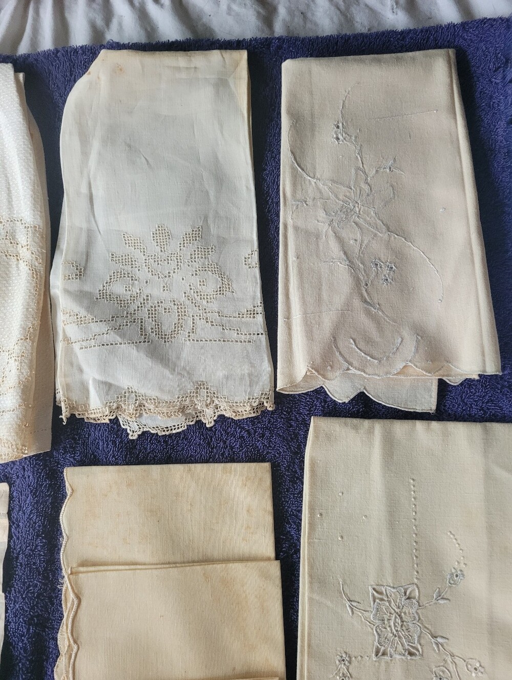Source Unknown Cream and Blue Vintage Embroidered Table Linens Lot - Picture 5 of 12